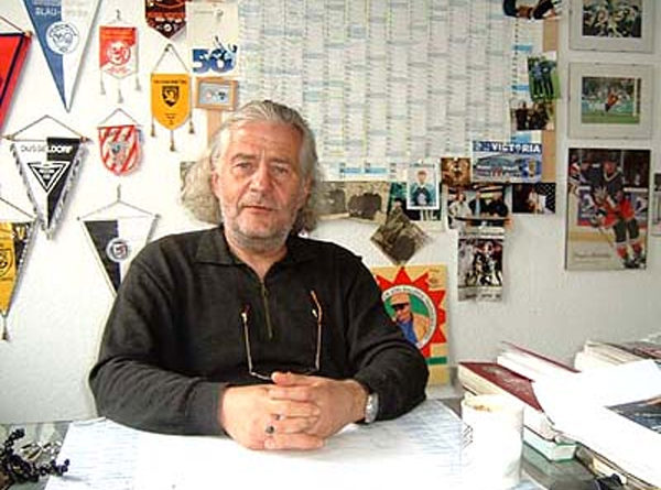Michael Zylka am Schreibtisch