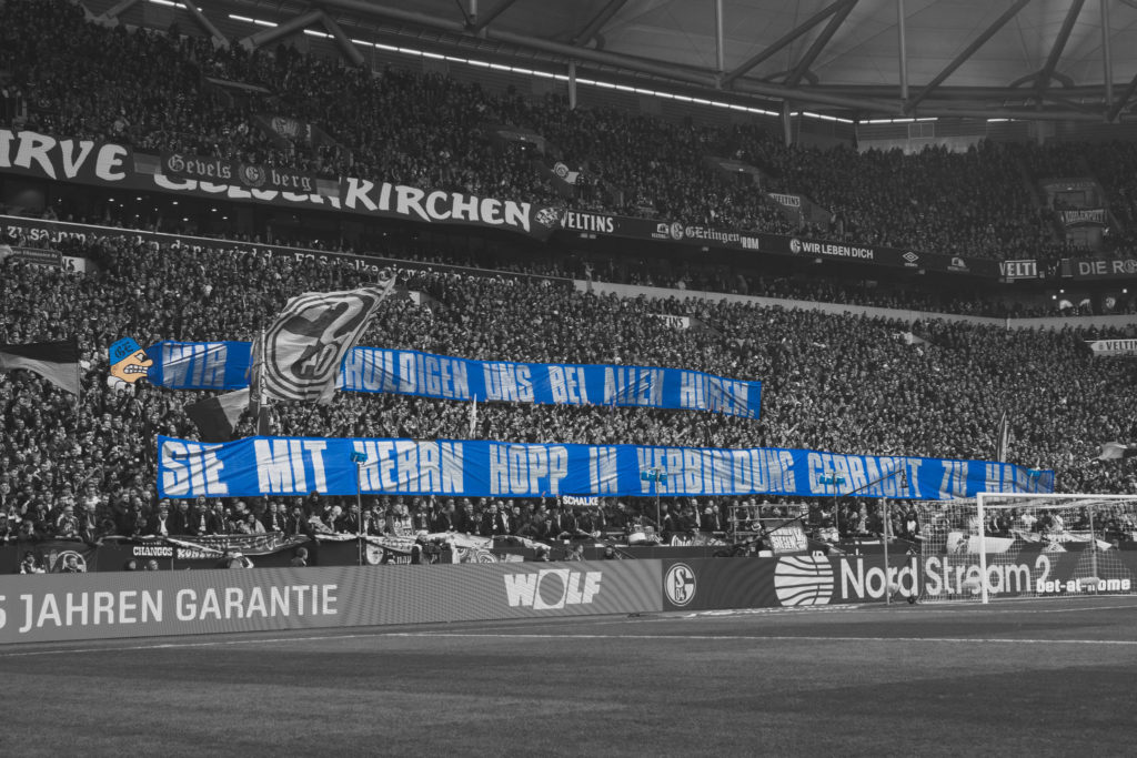 Ultras zeigen Banner gegen Dietmar Hopp