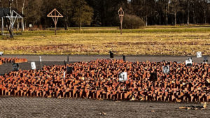 Denkmal mit einem Stein für jeden deportierten Menschen in Westerbork