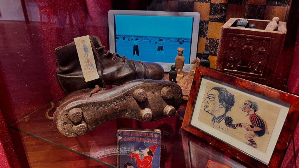 Fussballschuhs von einem Gefangenen.